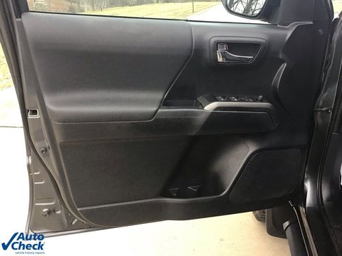 Used 2021 Toyota Tacoma TRD Sport w/ Technology Package image 24