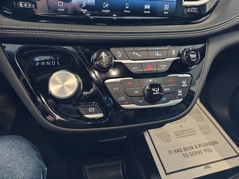 New 2026 Chrysler Pacifica Select AWD/4WD image 18