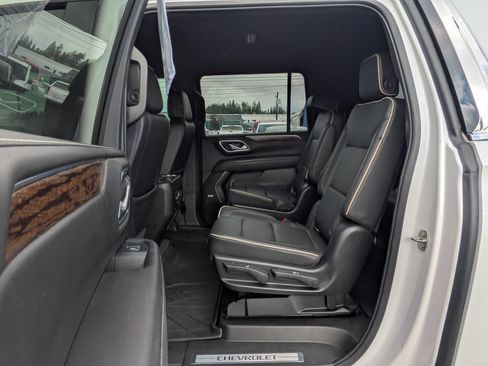 Used 2021 Chevrolet Suburban Premier AWD/4WD image 6