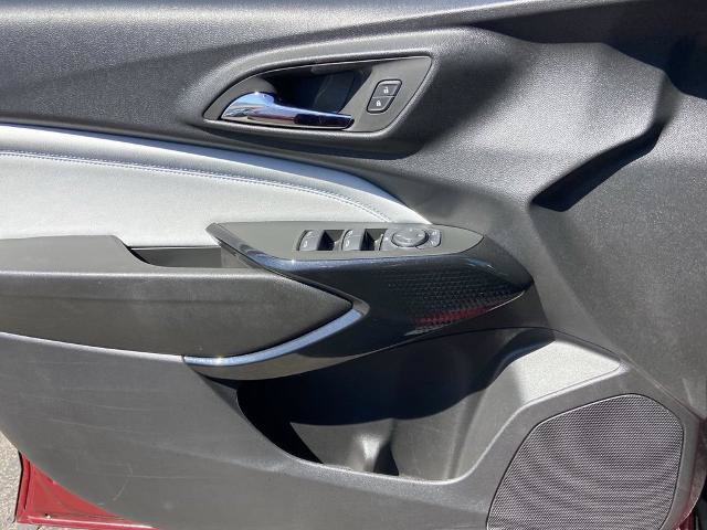 Used 2025 Chevrolet Trax LT w/ LT Convenience Package FWD image 17