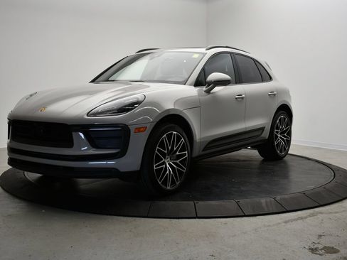 Certified 2024 Porsche Macan AWD/4WD image 1