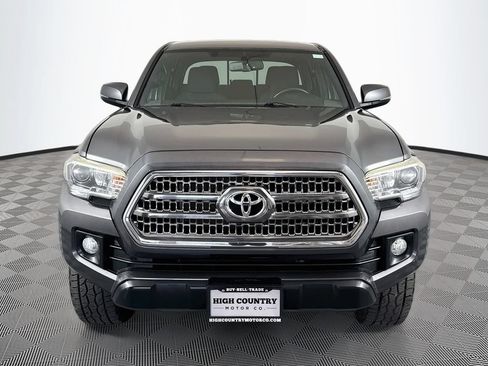 Used 2017 Toyota Tacoma TRD Off-Road w/ Premium & Technology Package AWD/4WD image 2