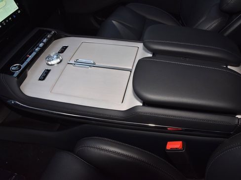 New 2025 Lincoln Navigator L Reserve image 33