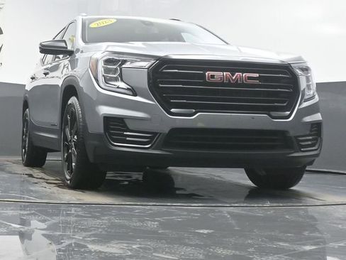 Used 2023 GMC Terrain SLE w/ Driver Convenience Package image 3