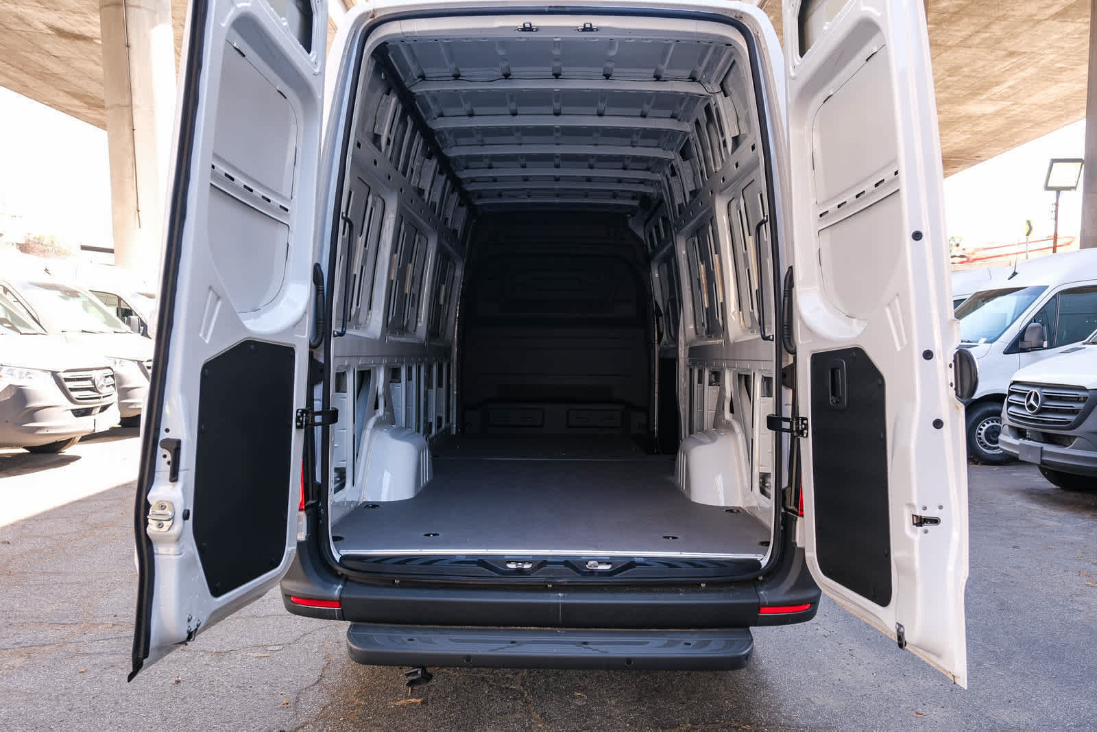 New 2025 Mercedes-Benz eSprinter 170 Cargo image 25