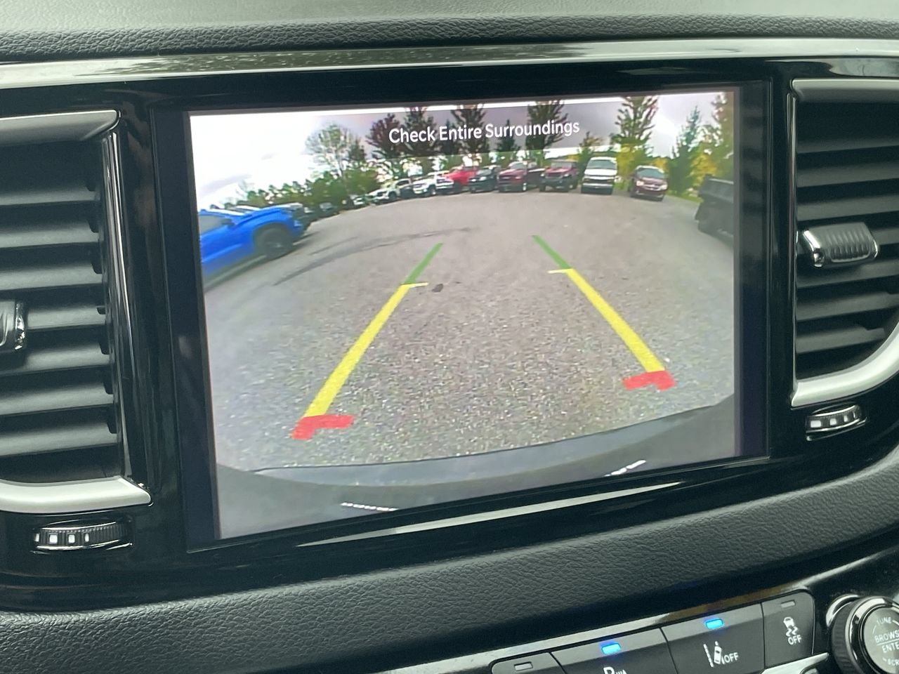 Used 2025 Chrysler Pacifica Select FWD image 33