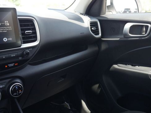 Used 2025 Hyundai Venue SEL FWD image 42