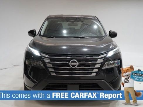 Used 2024 Nissan Rogue SV image 2