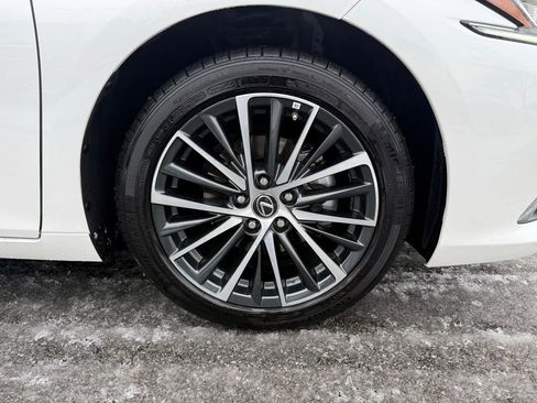 Certified 2025 Lexus ES 300h w/ Premium Package image 29