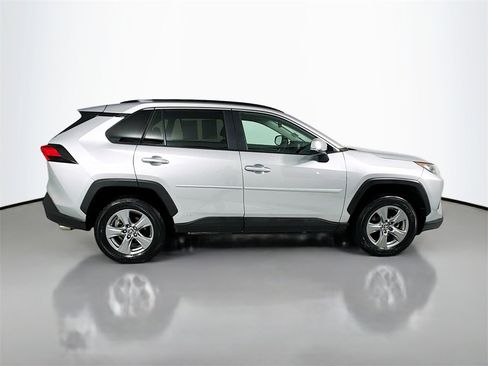 Used 2022 Toyota RAV4 LE image 9
