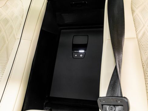 Used 2021 Bentley Flying Spur W12 image 27