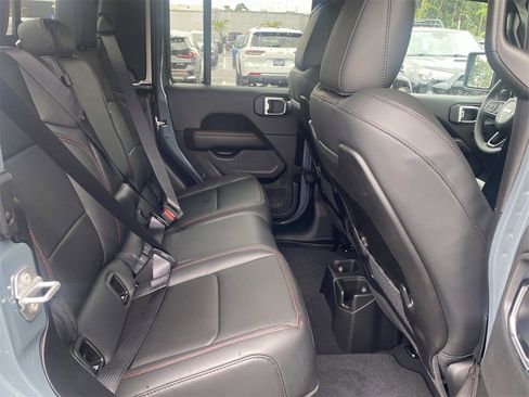 New 2025 Jeep Gladiator Rubicon image 31