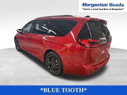 Used 2025 Chrysler Pacifica Limited image 7