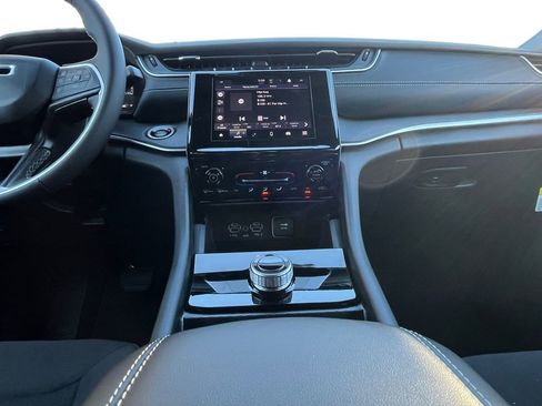 New 2025 Jeep Grand Cherokee L Laredo image 3