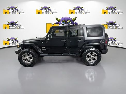 Used 2016 Jeep Wrangler Unlimited Sahara w/ Connectivity Group AWD/4WD image 8