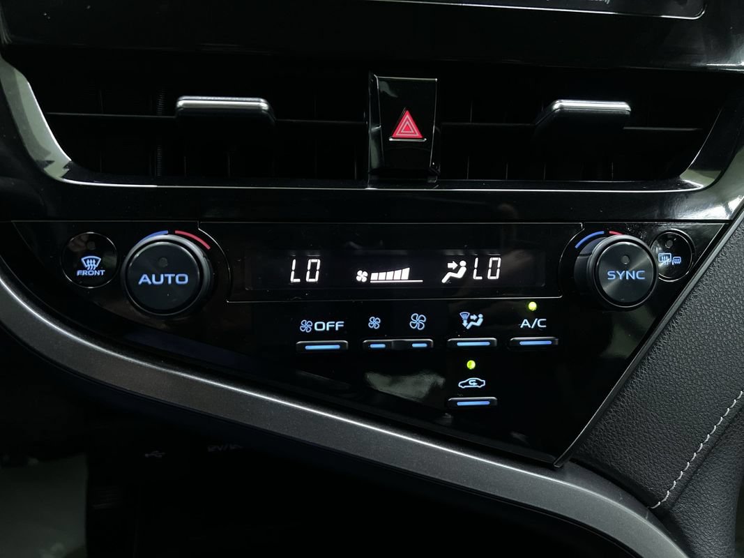 Used 2023 Toyota Camry SE w/ Convenience Package FWD image 22