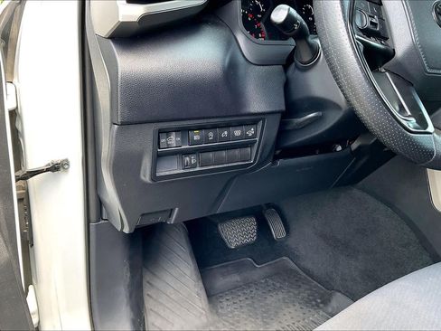 Used 2022 Toyota Tundra SR5 w/ SR5 Convenience Package AWD/4WD image 33