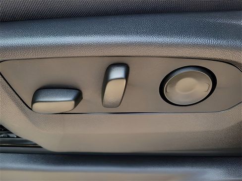 New 2026 GMC Sierra 1500 SLE w/ Preferred Package image 15