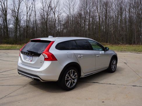 Used 2016 Volvo V60 T5 Cross Country w/ Convenience Package image 5