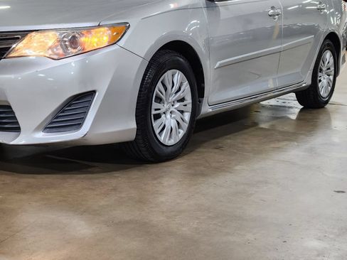 Used 2013 Toyota Camry LE FWD image 19