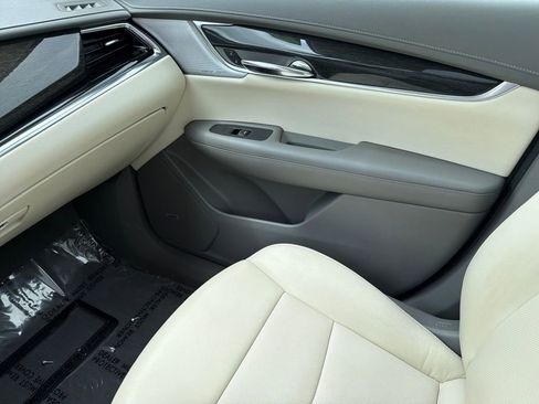 Used 2020 Cadillac XT6 Premium Luxury image 31