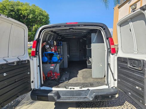 Used 2018 Chevrolet Express 3500 Extended w/ Driver Convenience Package image 18