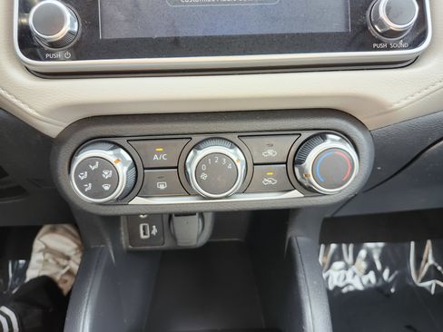 Used 2021 Nissan Versa SV image 29