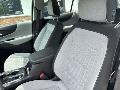 Used 2022 Chevrolet Equinox LS AWD/4WD image 2
