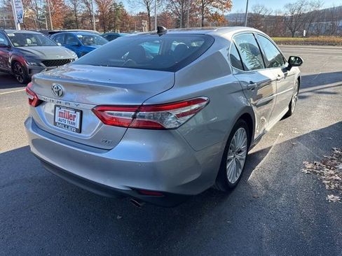 Used 2019 Toyota Camry XLE image 6