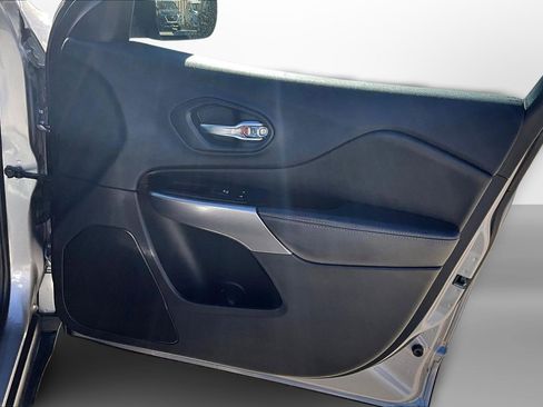 Used 2019 Jeep Cherokee Limited w/ Luxury Group image 26