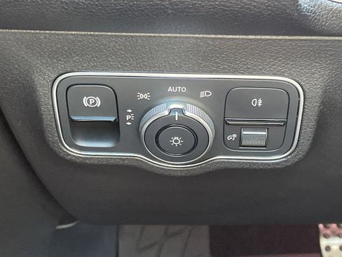 Used 2024 Mercedes-Benz GLB 250 image 23