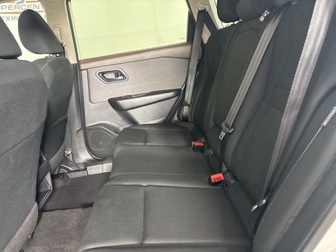 Used 2023 Nissan Rogue S image 20