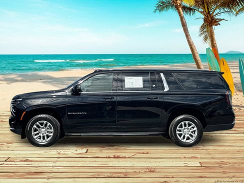 Used 2026 Chevrolet Suburban LT w/ Comfort Package RWD image 3