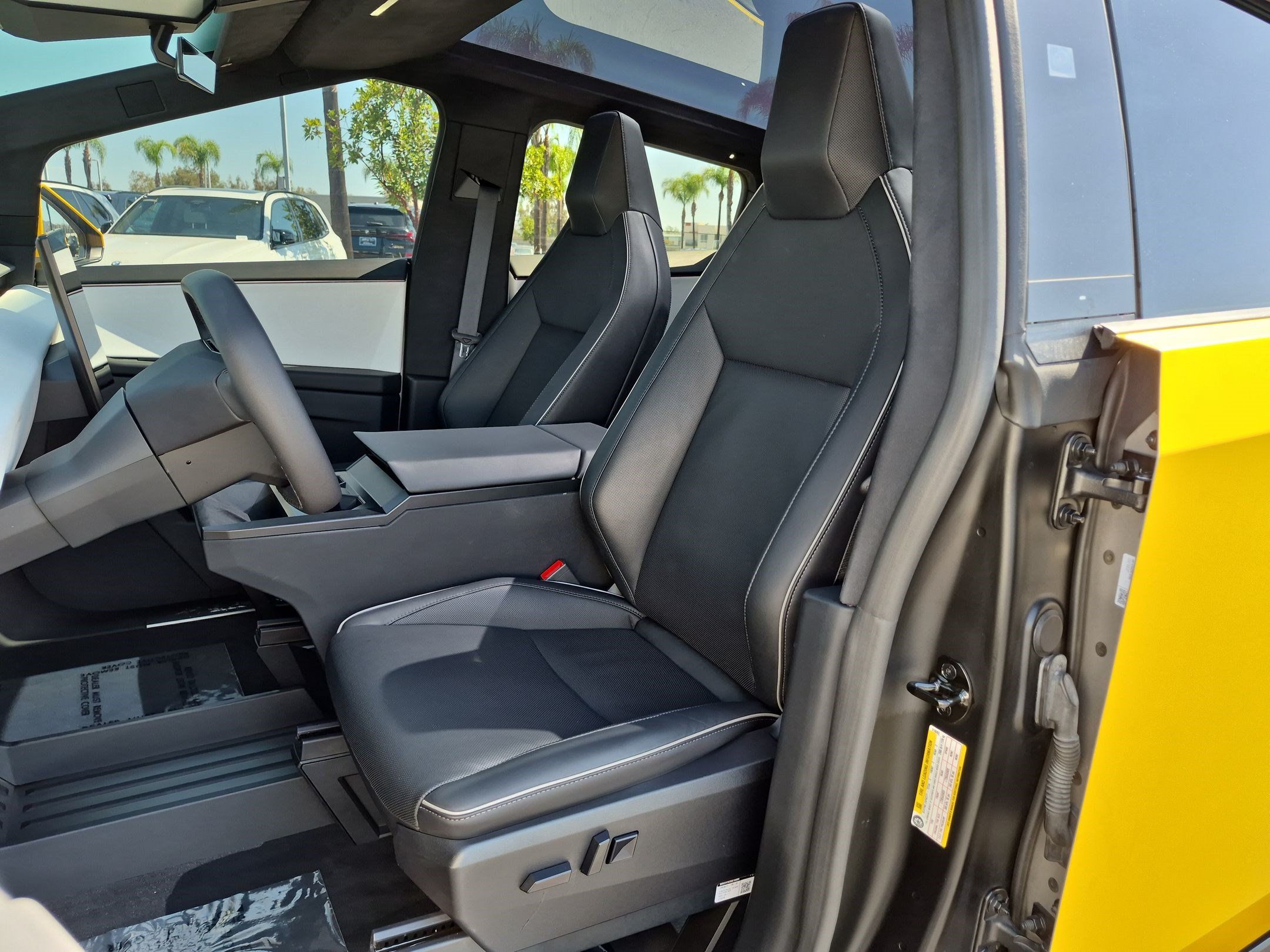 Used 2024 Tesla Cybertruck AWD Crew Cab image 16