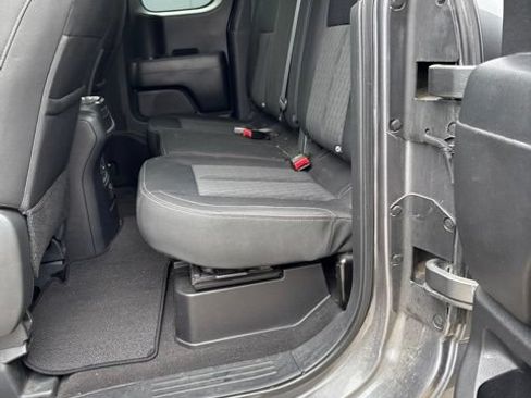 Used 2018 Nissan Titan SV w/ SV Convenience Package AWD/4WD image 6