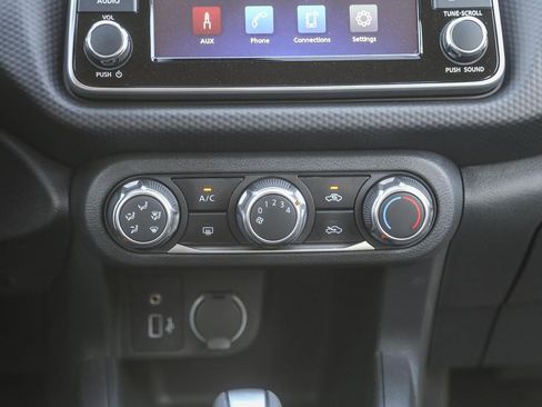 New 2025 Nissan Kicks Play S FWD image 11
