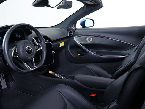 Used 2025 McLaren Artura Spider RWD image 23