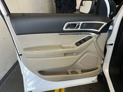Used 2013 Ford Explorer XLT FWD image 25