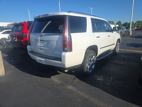 Used 2017 Cadillac Escalade Luxury AWD/4WD image 6