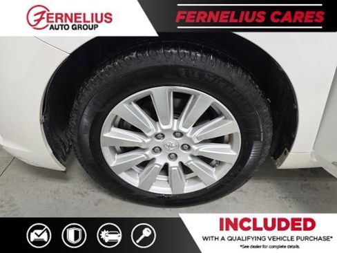 Used 2017 Toyota Sienna Limited Premium image 14