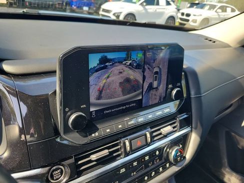 Used 2023 Nissan Pathfinder SL AWD/4WD image 30
