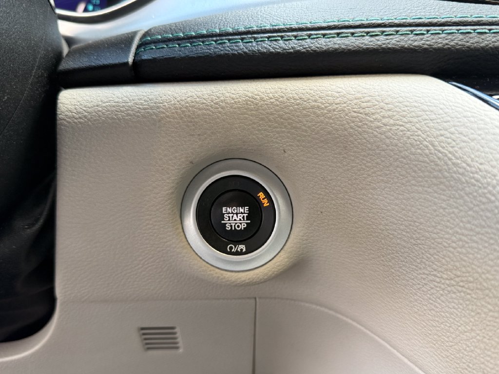 Used 2019 Chrysler Pacifica Limited w/ Advanced Safetytec Group FWD image 19