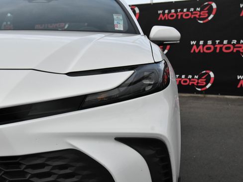 Used 2025 Toyota Camry SE image 11