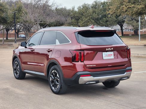 Used 2025 Kia Sorento S w/ Panoramic Sunroof Package image 8