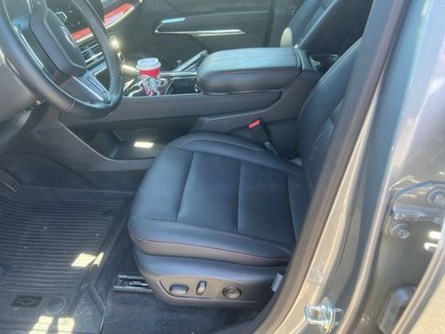 Used 2025 Chevrolet Traverse Z71 w/ Enhanced Driving Package AWD/4WD image 8