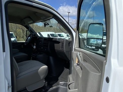 New 2024 GMC Savana 3500 Work Van w/ Power Convenience Package image 28