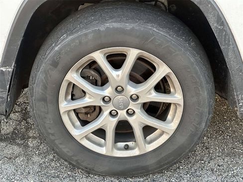 Used 2014 Jeep Cherokee Sport image 9