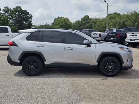 Used 2021 Toyota RAV4 XLE FWD image 7