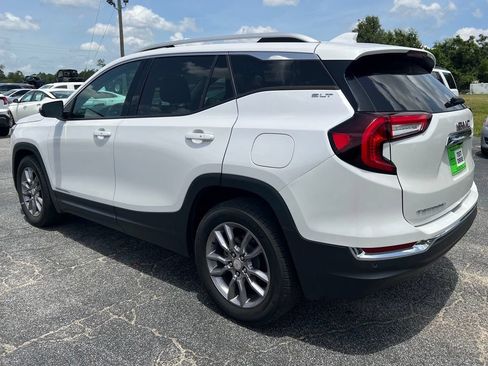 Used 2022 GMC Terrain SLT w/ Infotainment Package II FWD image 11
