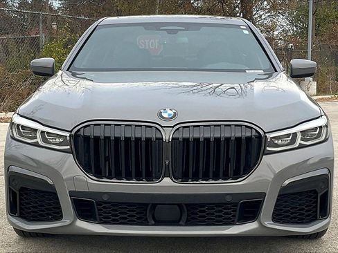 Used 2022 BMW 750i xDrive w/ Executive Package image 3